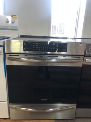 New - Open Box Scratch & Dent Frigidaire Gallery 30” Induction Range With Air Fry CGIH3047VFE